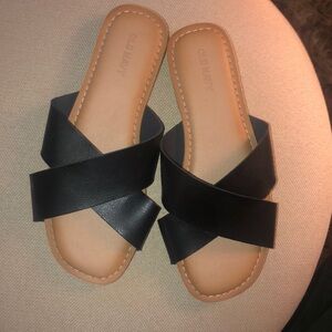 Black old navy women’s sandals - never worn